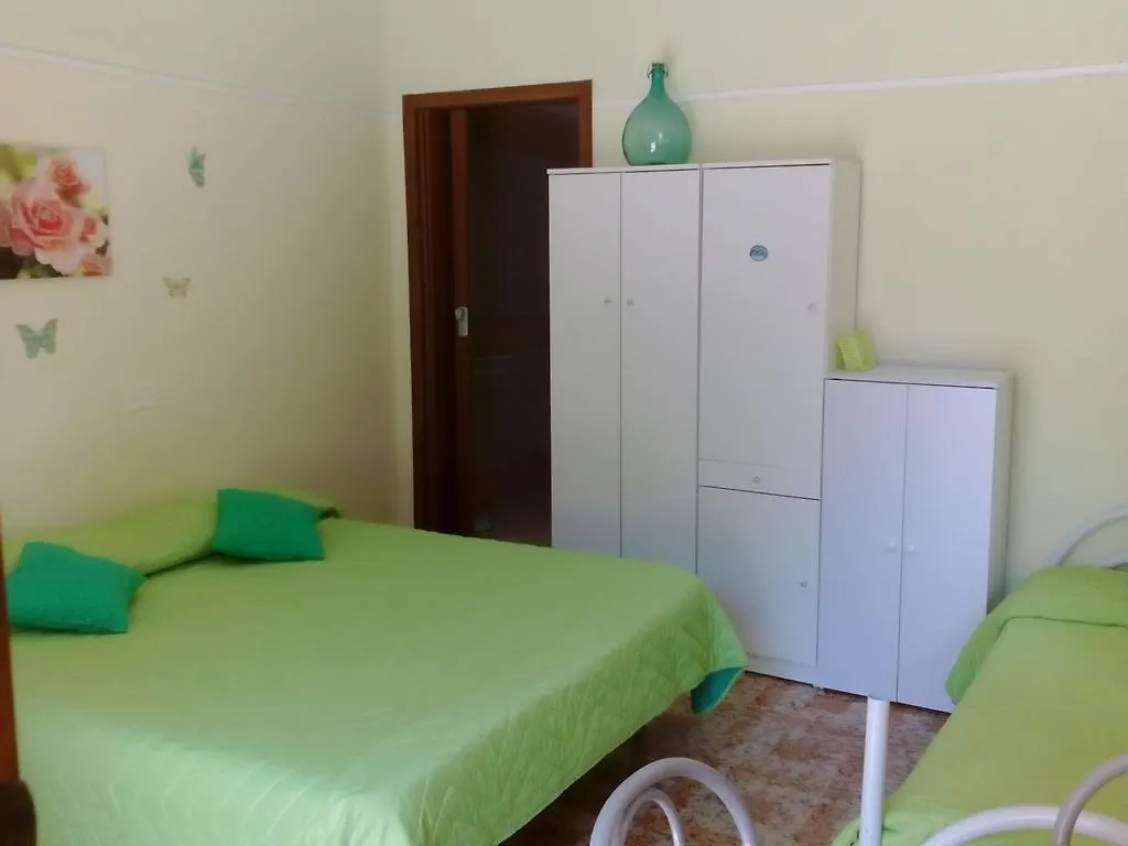 Beb I Delfini Di Casa Paola Bed & Breakfast Mascali