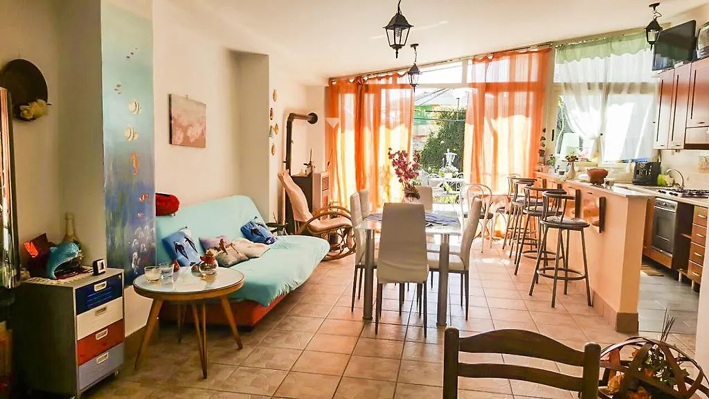 Beb I Delfini Di Casa Paola Bed and Breakfast Mascali
