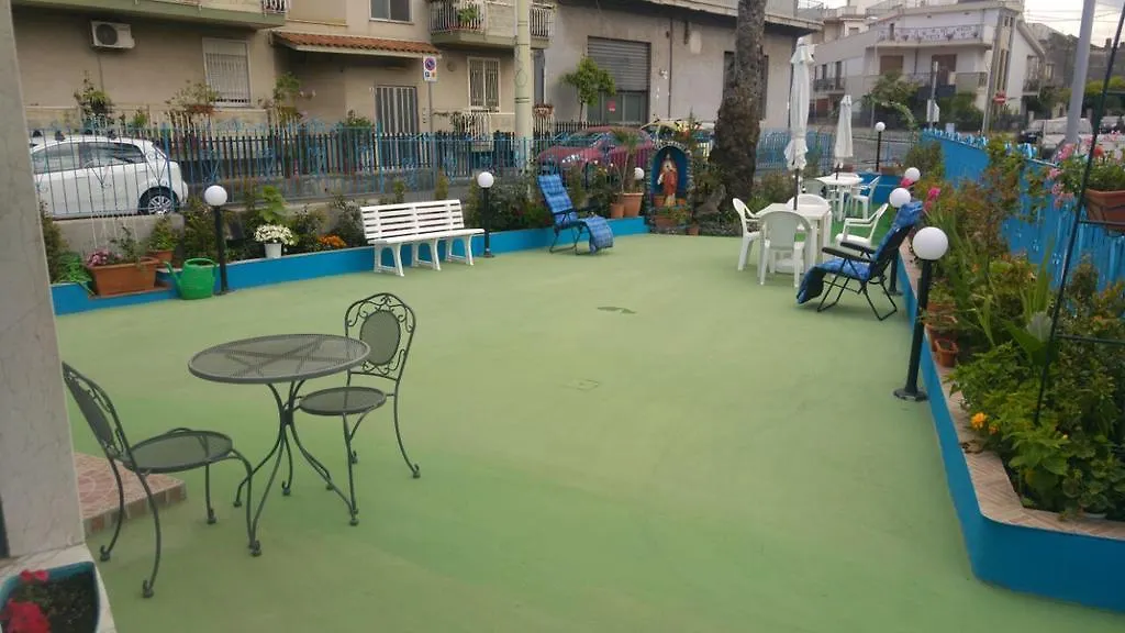 Beb I Delfini Di Casa Paola Bed and Breakfast Mascali Italië